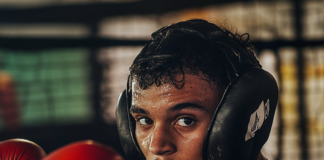 Combat Sports Training: Tips for Power, Speed, and Agility Featured combat sports training image showing an athlete executing a precise technique in a modern gym.