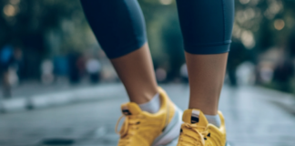 How to Build Endurance: Training Routines for Runners and Athletes Athlete reviewing performance data and maps as part of an endurance training guide.